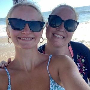 Meet your Posher, Rayne